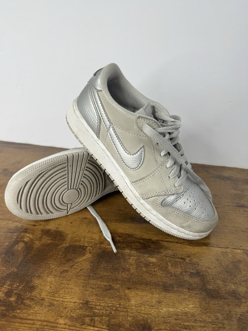 Air Jordan 1 Low OG GS Metallic Silver Grey 4.5Y CZ0858-002 Sneakers